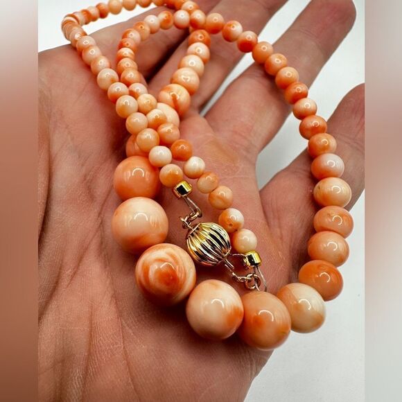 16" Graduated Angel Skin Coral beaded necklace with 14kt yellow gold clasp! - Picture 10 of 12